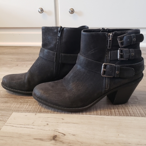 Ruff Hewn Dikson Black Buckled Ankle Boot - Picture 5 of 12